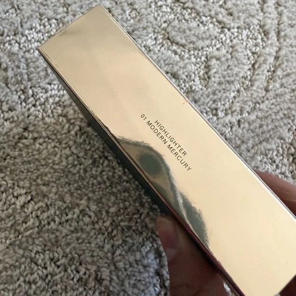 Victoria Beckham Estee Lauder Highlighter - Black Compact